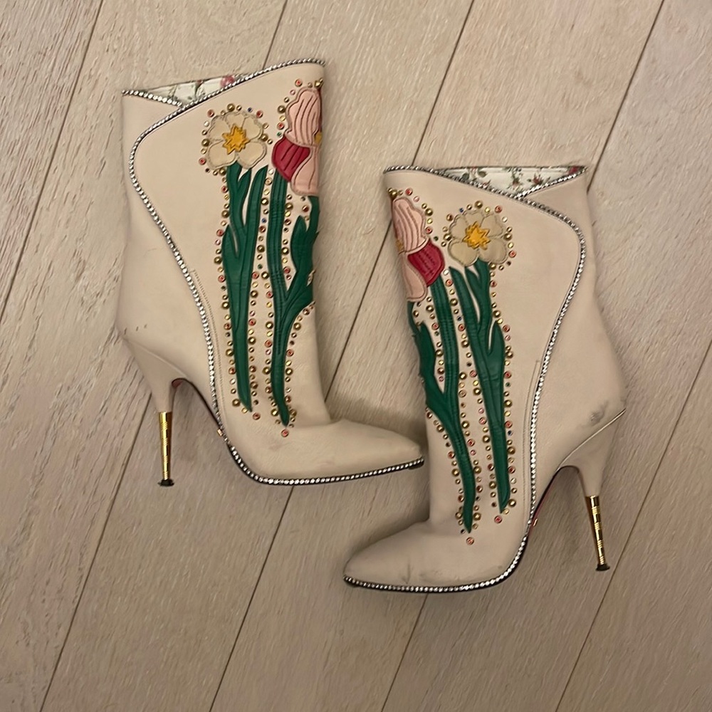 Gucci white heeled boots floral studded embellishments leather size 39